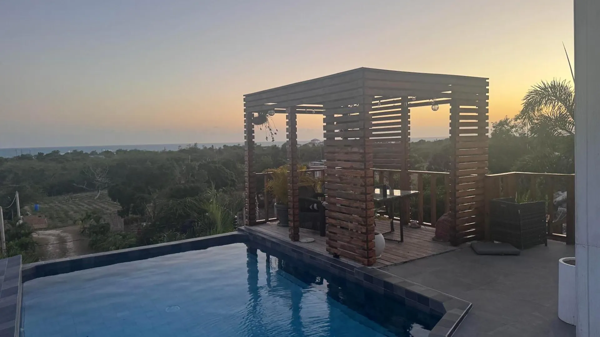 Lush Relaxing Coastline Villa With Private Pool 트레저 비치