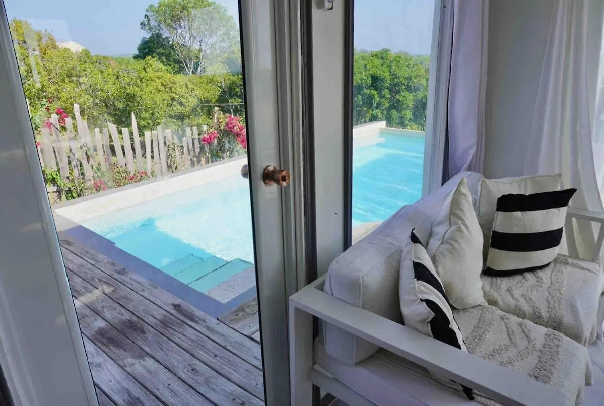 Lush Relaxing Coastline Villa With Private Pool 트레저 비치