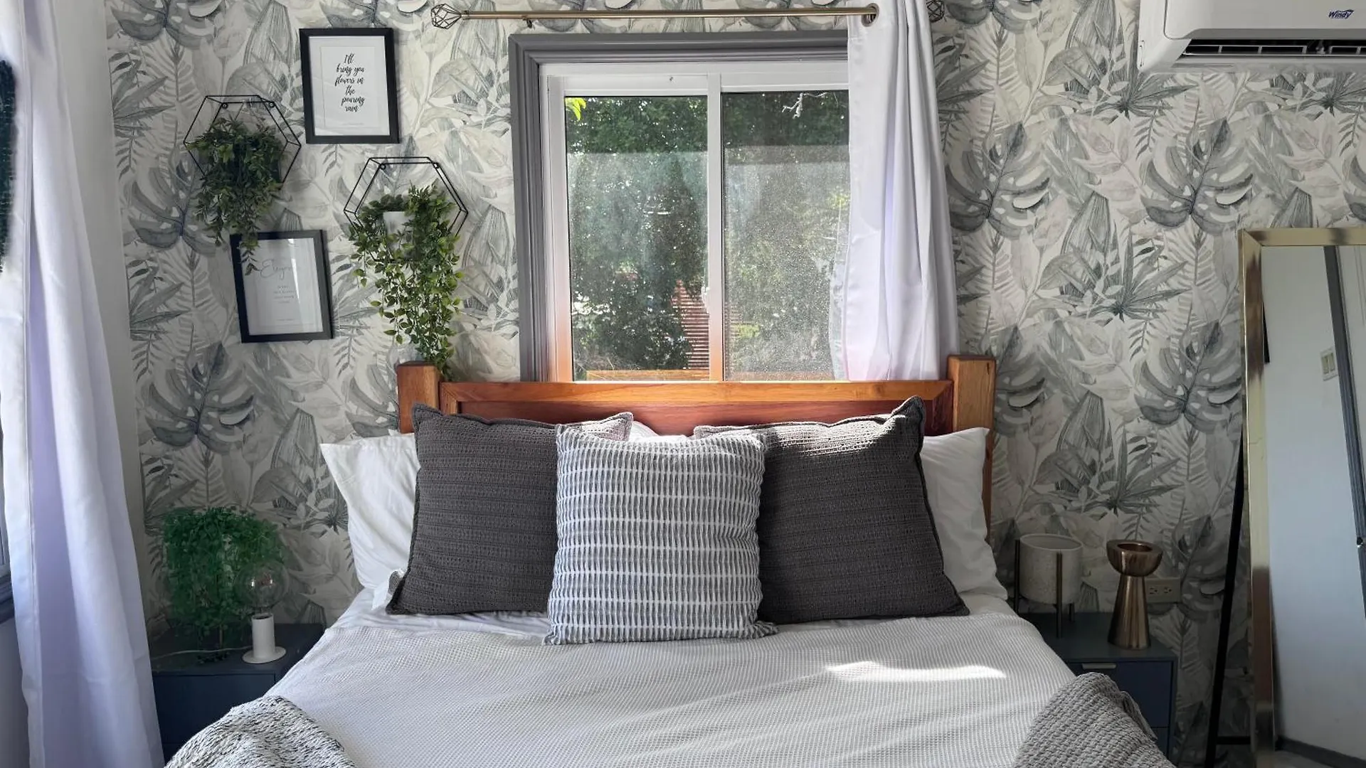 Lush Relaxing Coastline Villa With Private Pool 트레저 비치 0*,