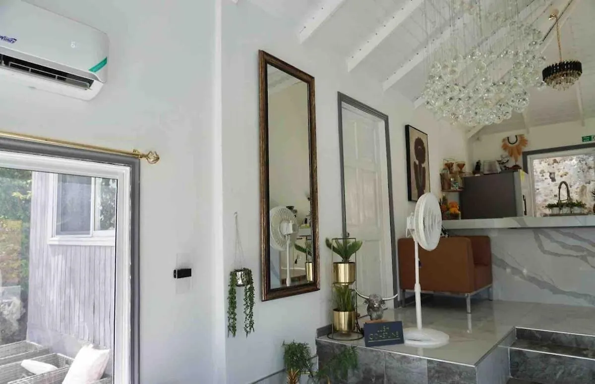Lush Relaxing Coastline Villa With Private Pool 트레저 비치